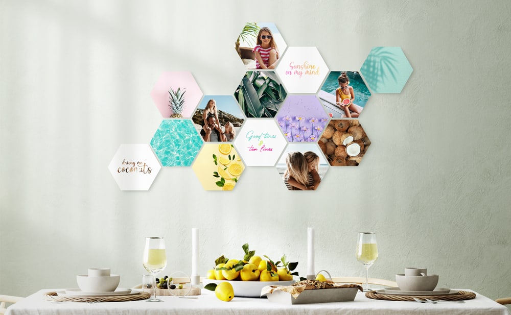 Shapes® muurcollage met kleurrijke hexagon fototegels — speels, levendig en eenvoudig aan te passen aan jouw stijl.